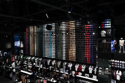 Culture kings las vegas - Culture Kings opened its first U.S. store in The Forum Shops at Caesars Las Vegas last November, offering apparel, headwear and footwear from various brands. The …